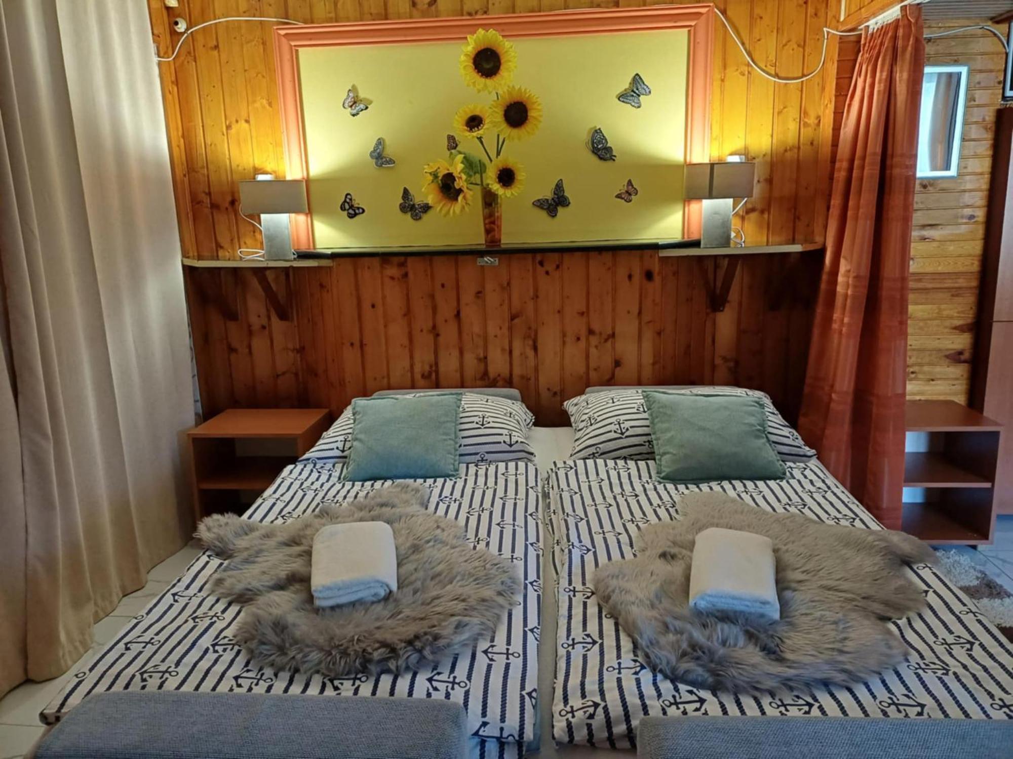 Unicum Vendeghaz Hotel Abádszalók Bagian luar foto