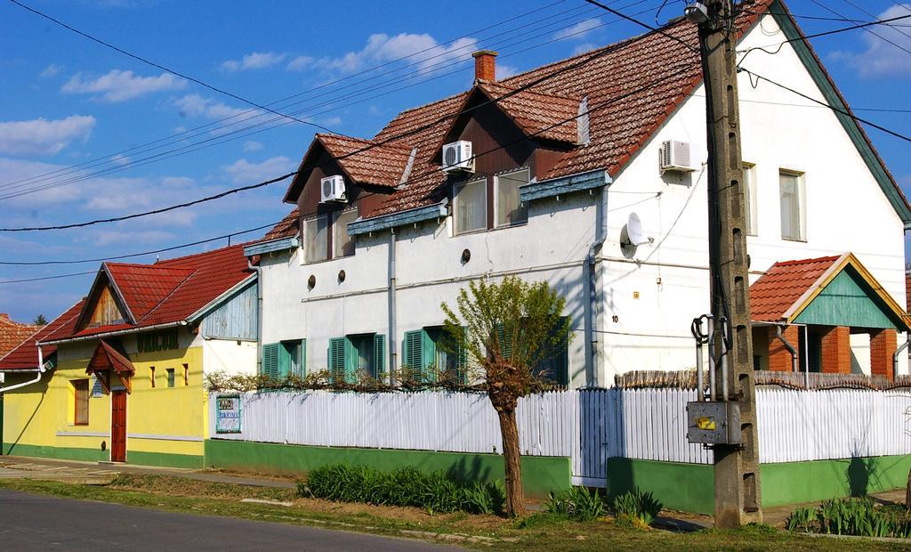 Unicum Vendeghaz Hotel Abádszalók Bagian luar foto